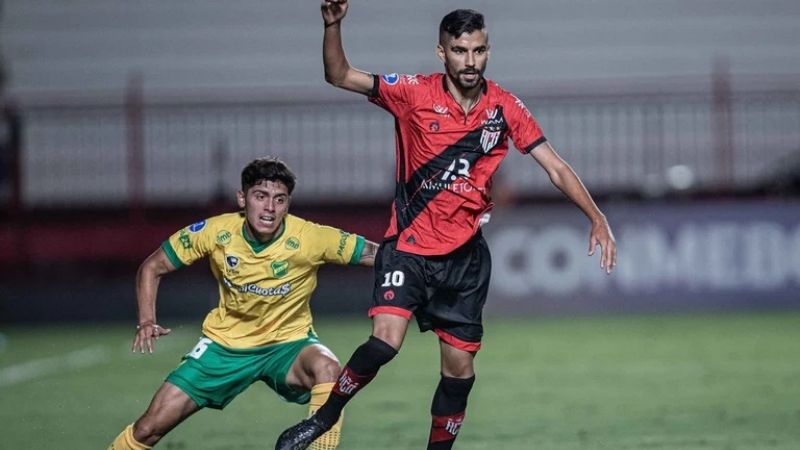 Lanús igualó en Ecuador, pero sigue arriba; caída de Defensa