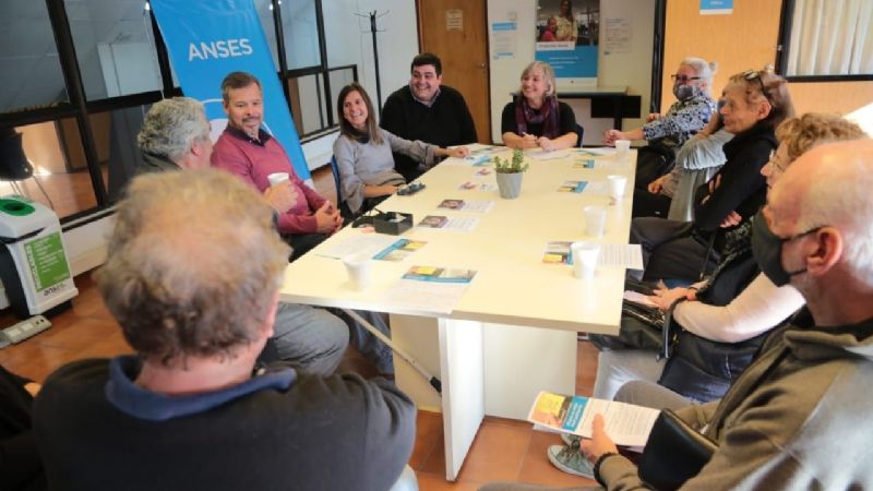 Raverta se reunió con vecinas y vecinos que están por cumplir la edad jubilatoria