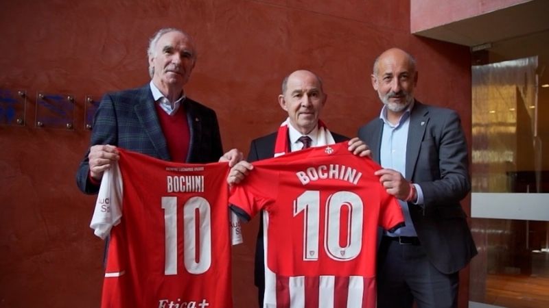 Homenaje a Bochini por su fidelidad al “Rojo”