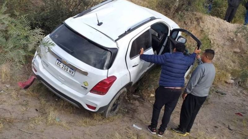 Volcó y abandonó el vehículo