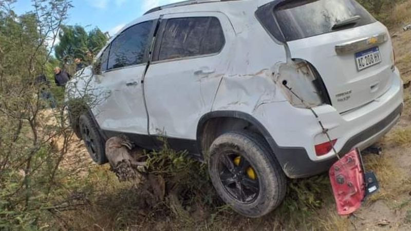 Volcó y abandonó el vehículo