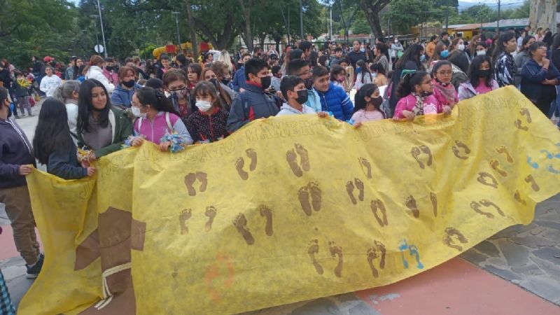 Con una alegre peregrinación los jóvenes honraron al Beato Fray Mamerto Esquiú