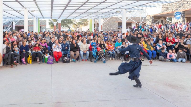 Con un evento, se presenta el Poncho en Catamarca