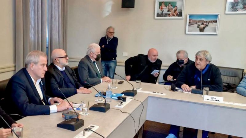 UDA explicó que "se renegoció un 70% para el salario inicial docente para todo el país"