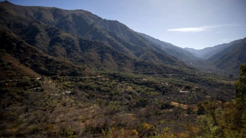 Los Ángeles: el pueblo de 300 habitantes que cuelga de un cerro