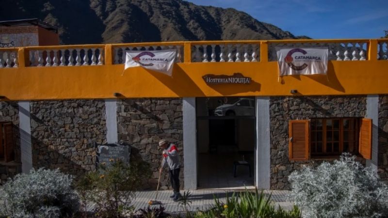 Los Ángeles: el pueblo de 300 habitantes que cuelga de un cerro