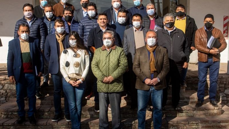 Jalil extendió el aporte a municipios para el transporte escolar