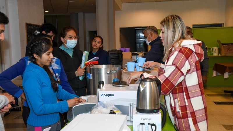 Jalil, Saadi y Centurión entregaron insumos y electrodomésticos a la Residencia Universitaria Provincial