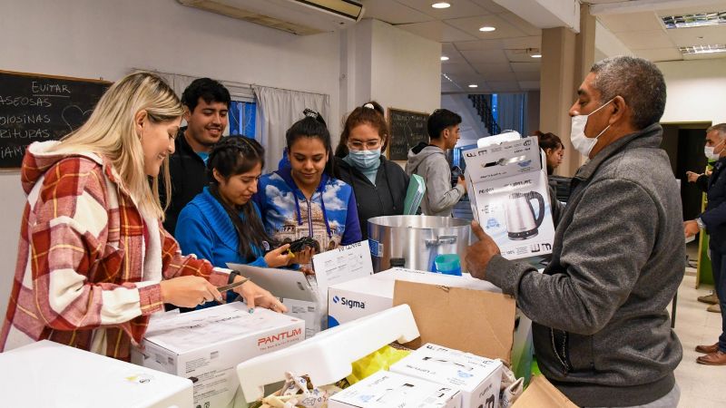 Jalil, Saadi y Centurión entregaron insumos y electrodomésticos a la Residencia Universitaria Provincial