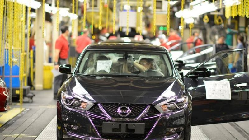 Dos automotrices paran producción por falta de neumáticos