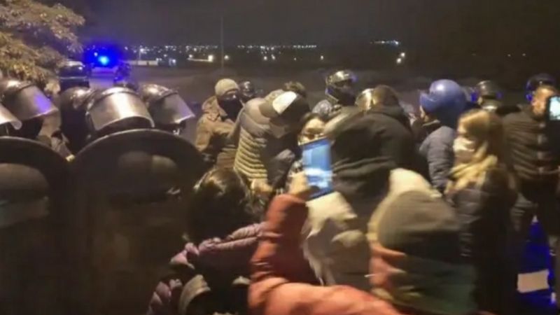 Madrugada de incidentes en otra marcha de los inversionistas