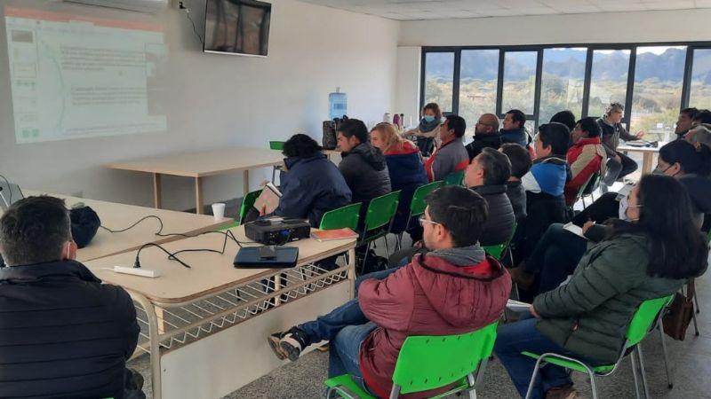 Capacitaron a personal encargado a distribuir 406 boyeros solares