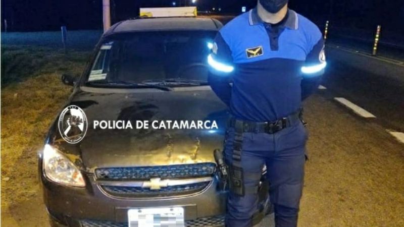 Detienen a un hombre y secuestran un vehículo