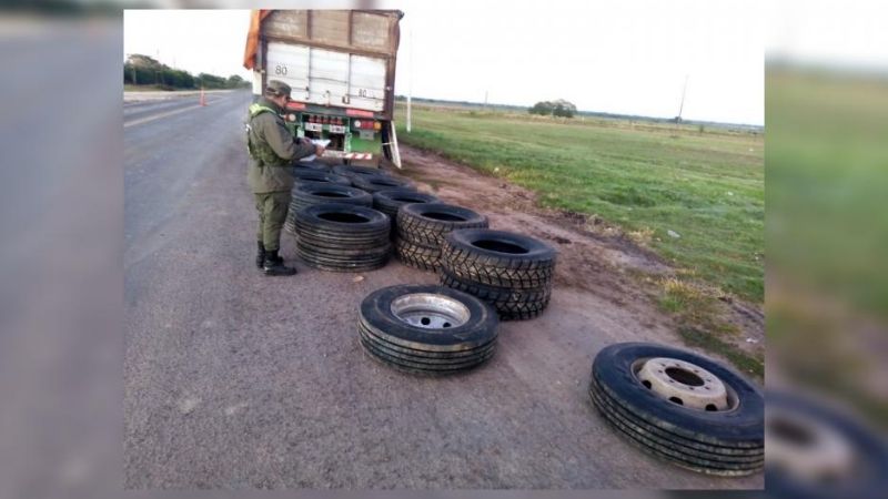 El contrabando de neumáticos gana fuerza: incautan carga por $3 millones y medio