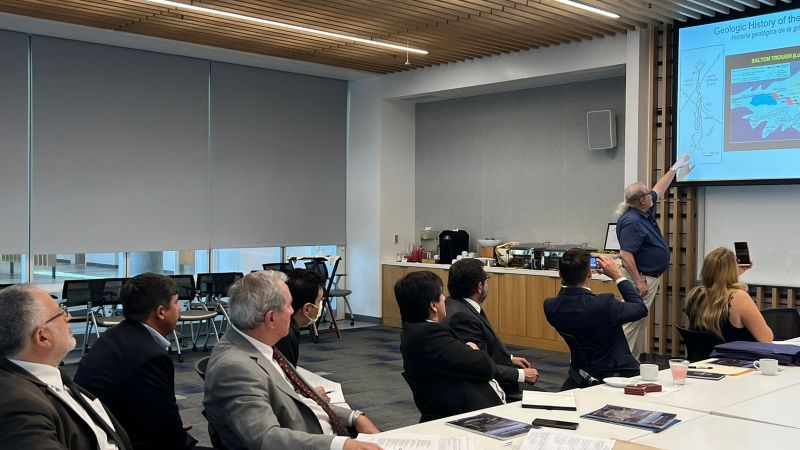 El vicegobernador Dusso se reunió en la Universidad de California en Riverside