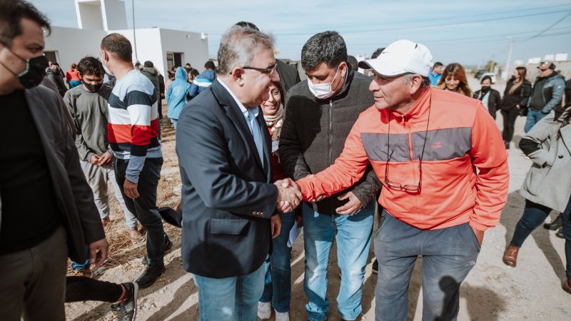 Raúl entregó viviendas y anunció nuevo mínimo salarial para empleados públicos