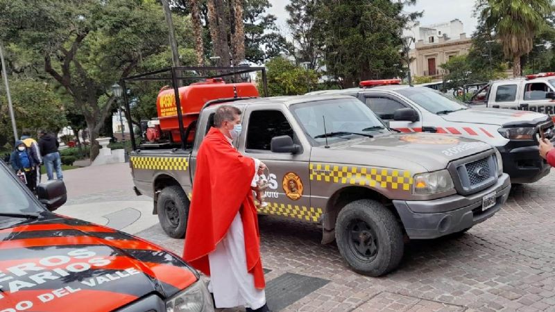 Misa y bendición de móviles de los bomberos voluntarios
