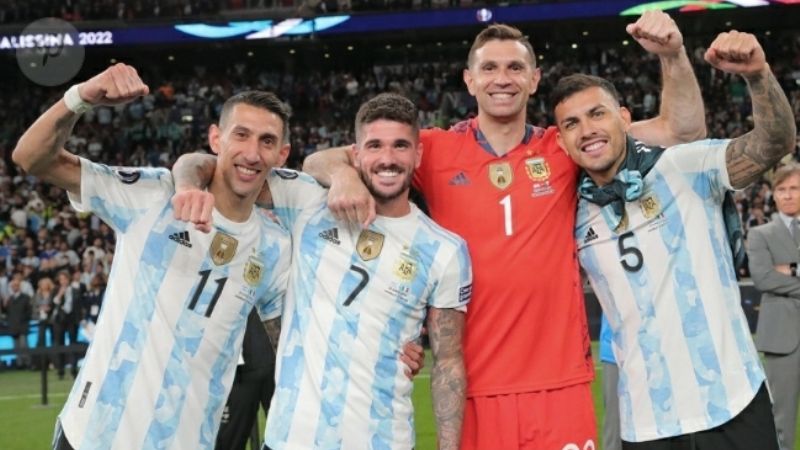 Dibu Martínez y Paredes fueron desafectados, mientras la Selección vuelve a Bilbao