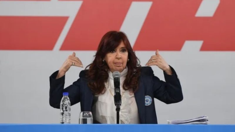 Cristina llamó a "usar la lapicera" para frenar el "festival de importaciones"