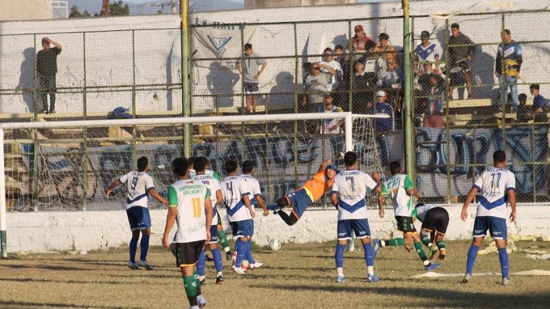 Vélez bajó a Defensores y Juventud empató con Rivadavia