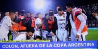 LOS JUGADORES de Patronato festejan el pase a los 8vos. de la Copa Argentina.