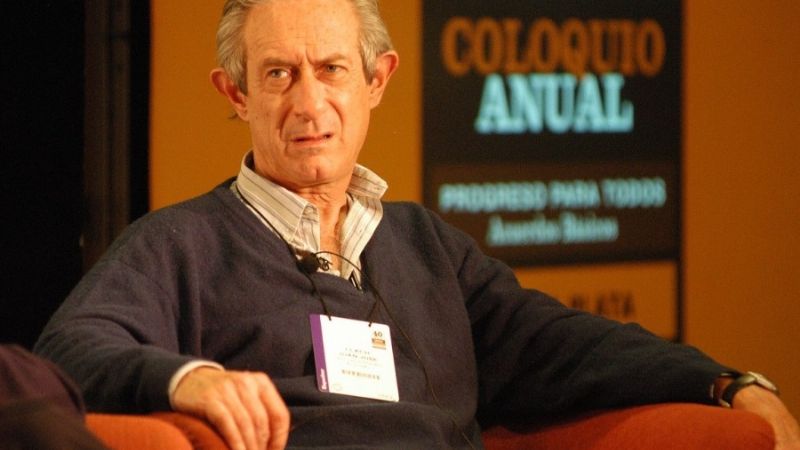 Juan José Llach es el nuevo presidente de la Academia Nacional de Ciencias Económicas