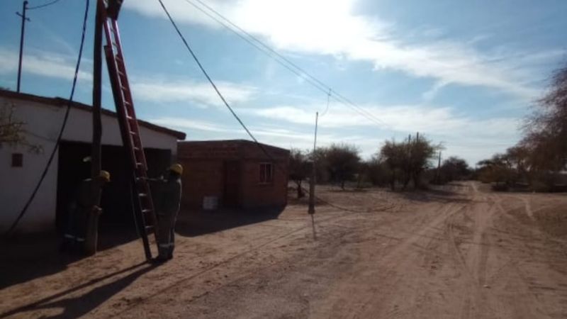 Extienden líneas en El Pueblito