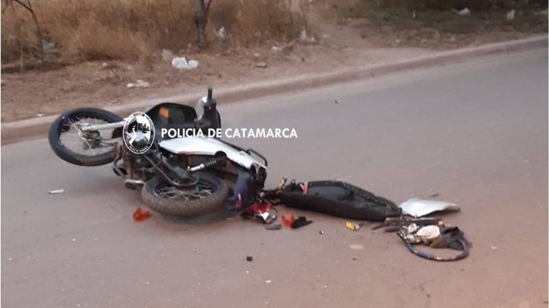 Embistió a dos motociclistas y se dio a la fuga