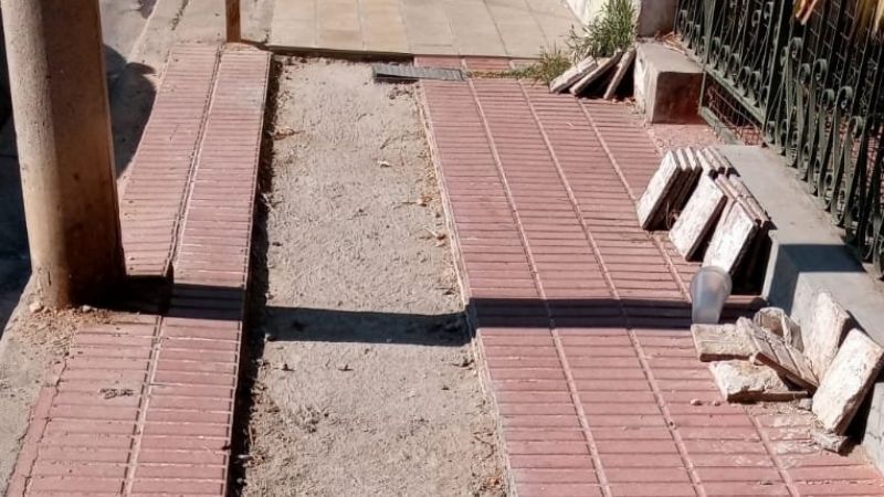 Quejas por veredas en mal estado en el centro de la ciudad