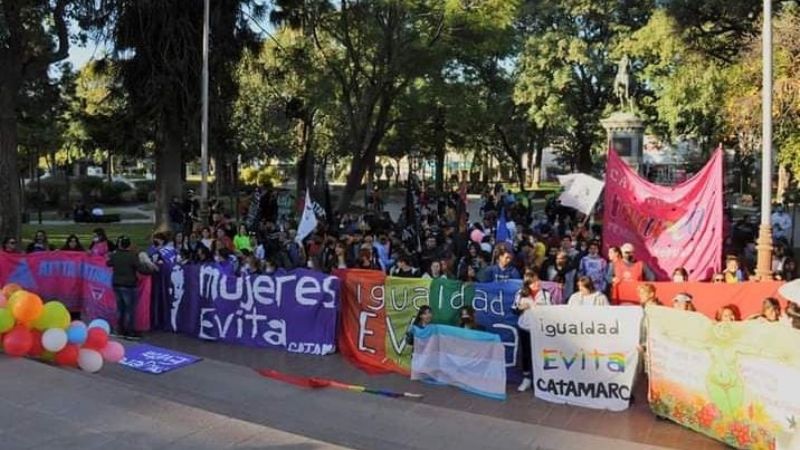 Masiva marcha por el orgullo LGBTIQ