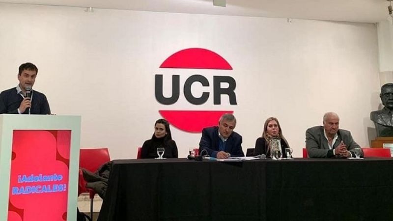 Monti en reunión de la UCR nacional