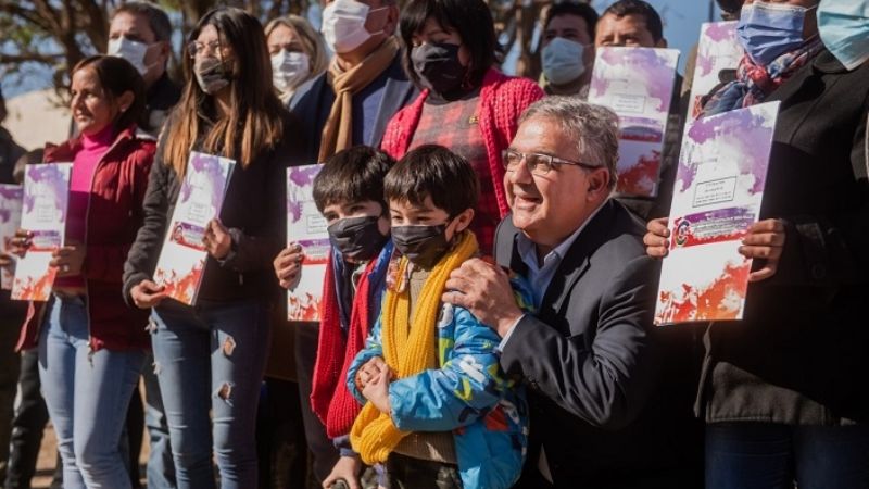 El Gobernador entregó escrituras en el barrio San Ramón Norte