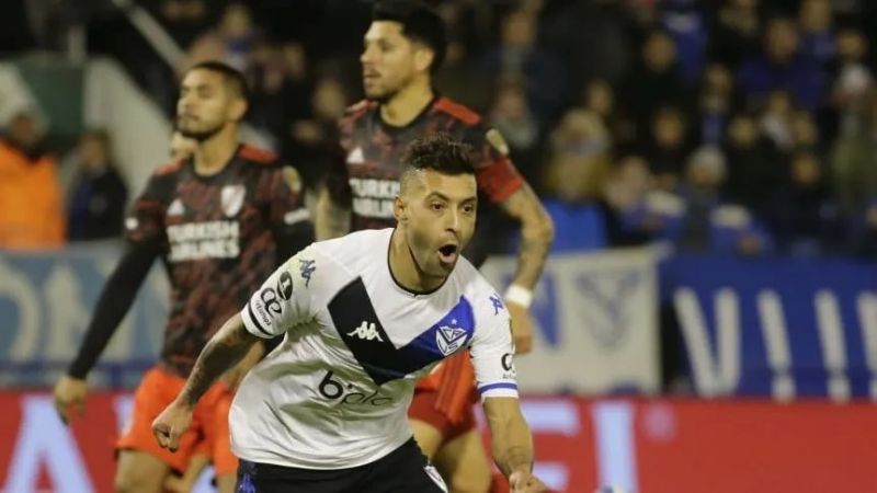 Vélez venció a River en la ida de 8vos., por la Copa