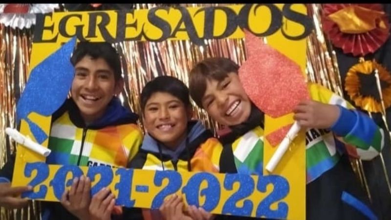 Escuelas de período especial adelantan los actos por el frío