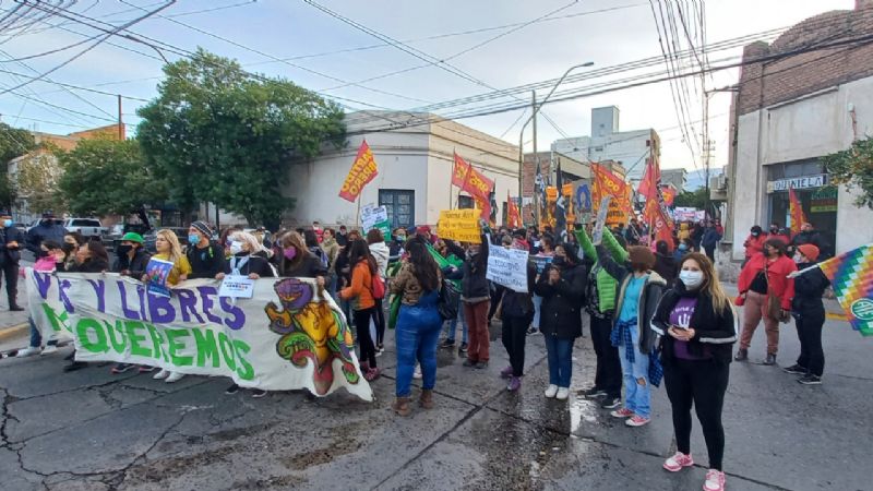 Más de 500 personas coparon el centro al grito de Ni Una Menos