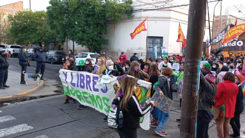 Más de 500 personas coparon el centro al grito de Ni Una Menos