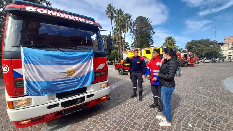 Bomberos voluntarios recibieron su nueva Autobomba