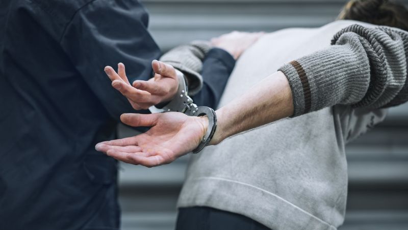 Un joven intento agredir a su mamá y fue detenido