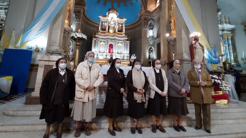 Emoción y gratitud en la despedida a las hermanas Carmelitas Misioneras Teresianas