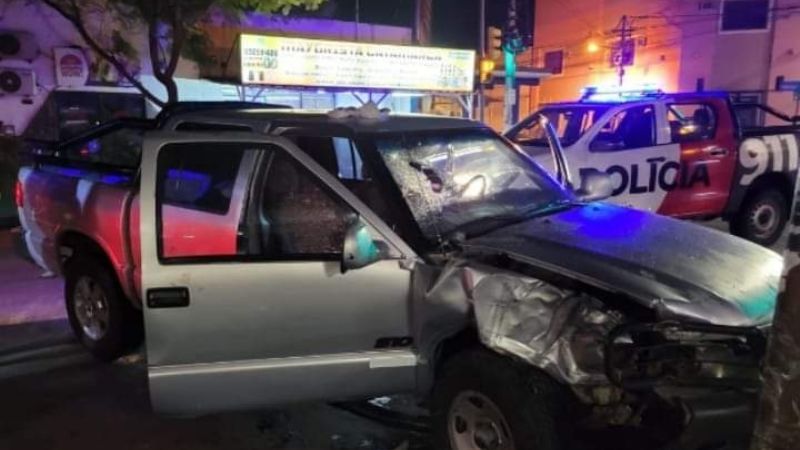 Gresca, choque y persecución policial anoche