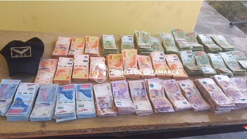 Tenían mas de dos millones de pesos en el vehículo