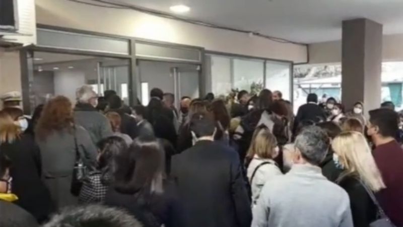 Sentida despedida de los restos de Brumec en la Legislatura