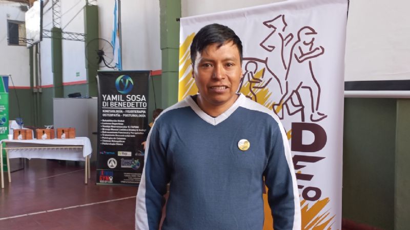 “A los enfermos los bajamos en angarillas”