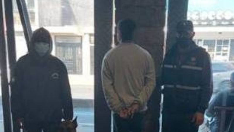 Detenido cuando intentaba retirar paquetes con más de 5 kilos de marihuana