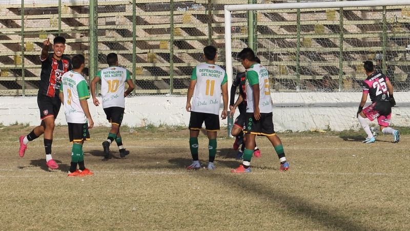 Independiente (C) y Chacarita, primeros semifinalistas