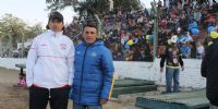 LOS TÉCNICOS Néstor Agüero (VC) y Ricardo González (AP) ante parte de la multitudinaria concurrencia, que asistió a la Liga.