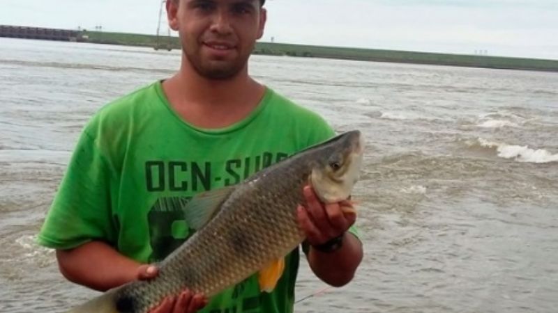 Ascendió a cabo y en los festejos le quebraron la columna vertebral
