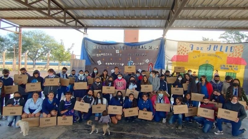 Educación entregó computadoras a escuelas rurales de El Alto