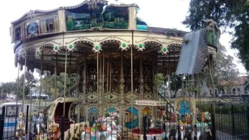 El viento zonda rompió la calesita de La Alameda