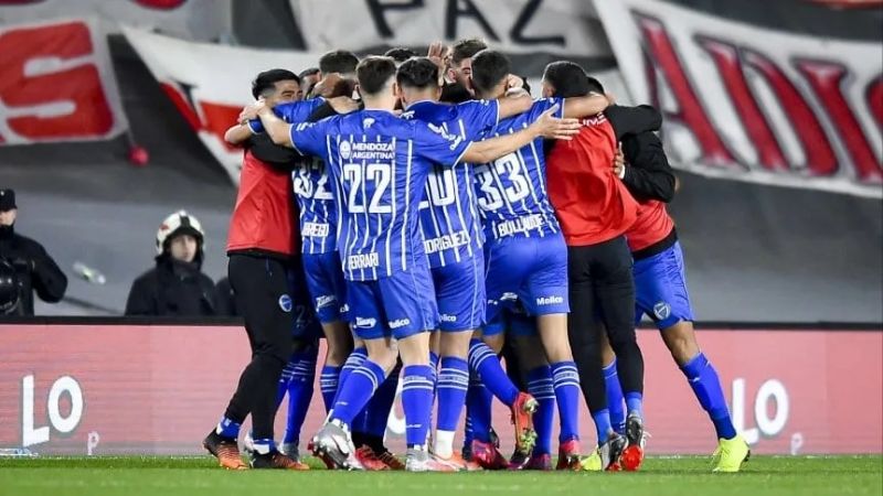 Godoy Cruz venció 2-0 a River, en el Monumental